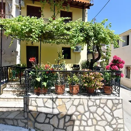Traditional Greek Maisonette In Antiperni Village Holiday home *